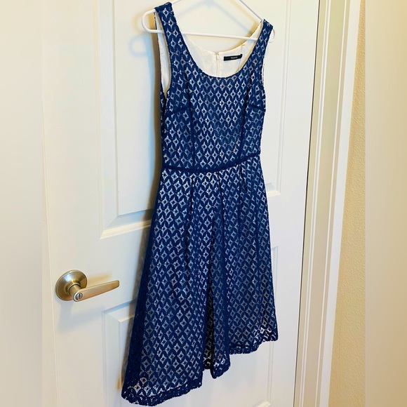NWT Tahari A-line dress - tatted lace (6) - Picture 3 of 12